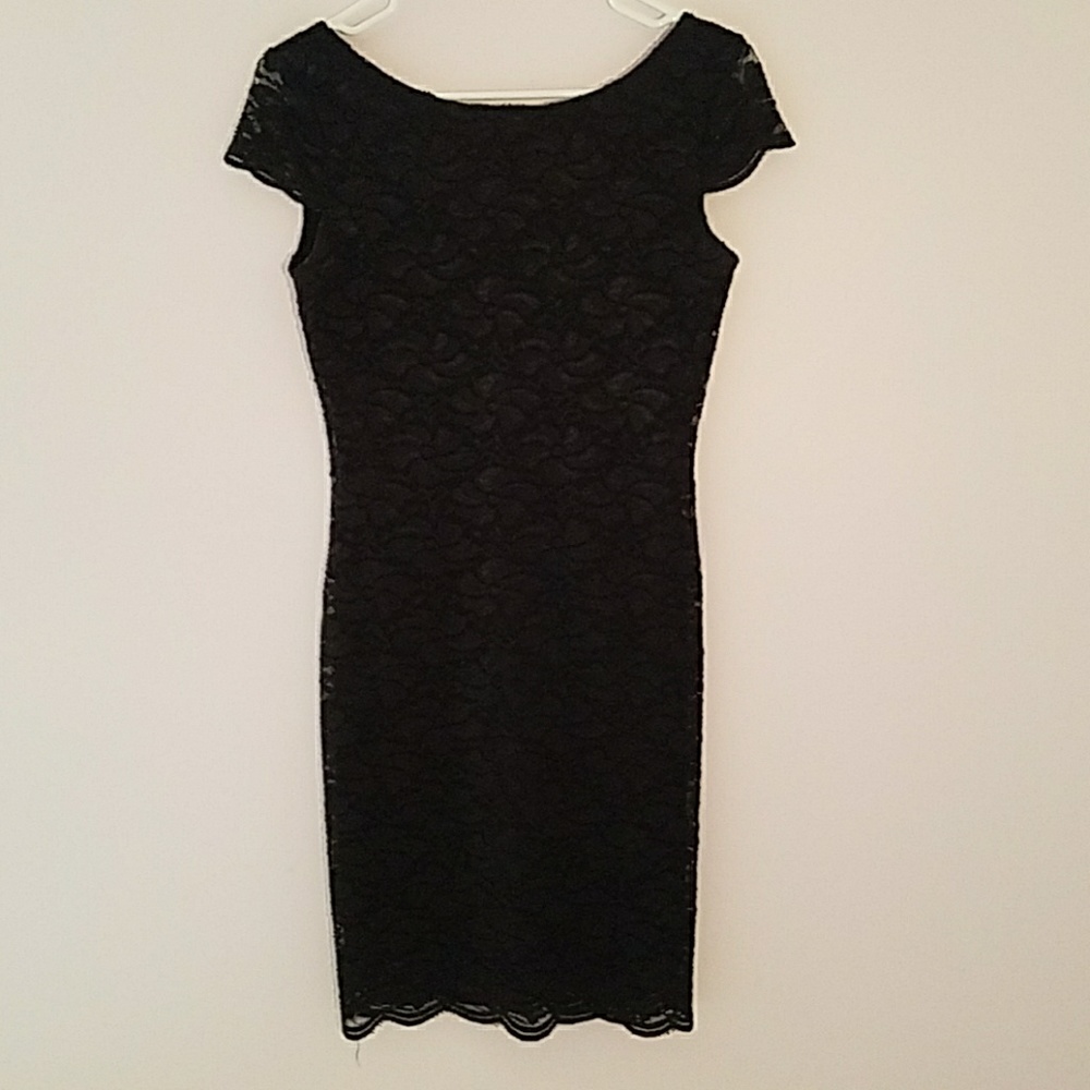 Black, cap-sleeve, lace dress 《 size 3/4